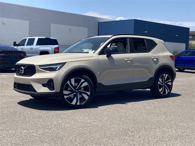 2025 Volvo XC40 Plus Dark Theme