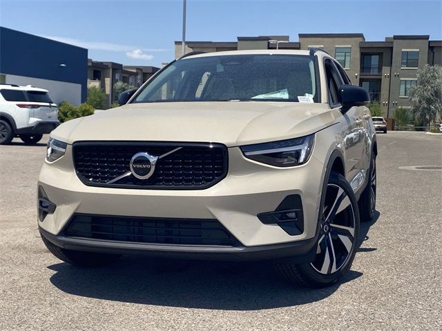 2025 Volvo XC40 Plus Dark Theme