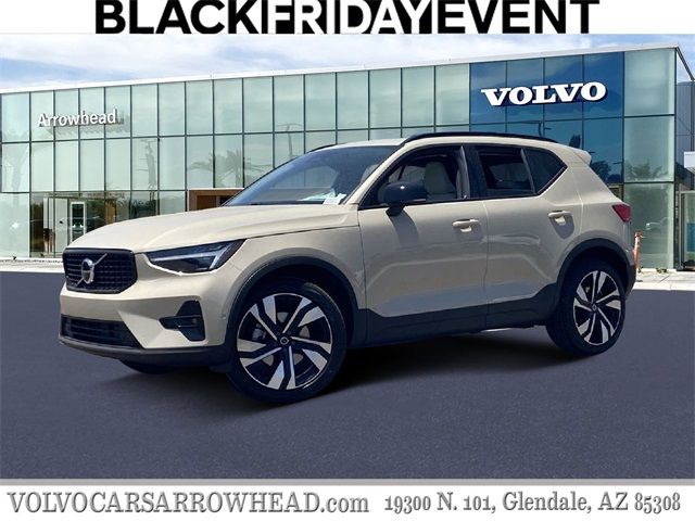 2025 Volvo XC40 Plus Dark Theme