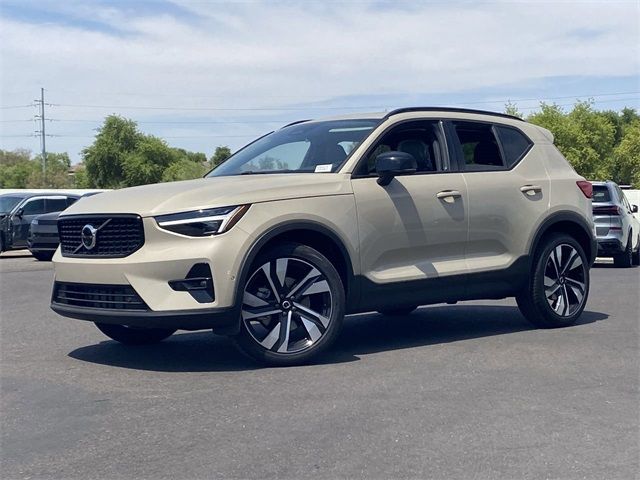 2025 Volvo XC40 Plus Dark Theme