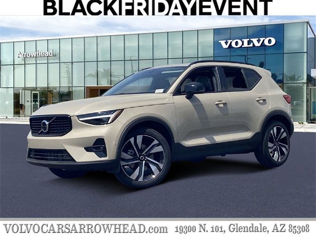 2025 Volvo XC40 Plus Dark Theme