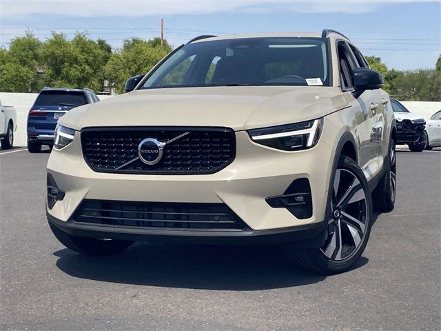 2025 Volvo XC40 Plus Dark Theme