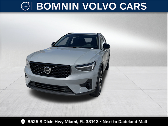 2025 Volvo XC40 Plus Dark Theme