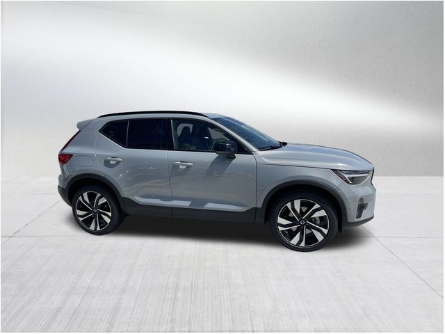 2025 Volvo XC40 Plus Dark Theme