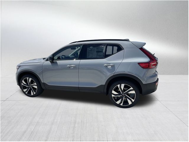 2025 Volvo XC40 Plus Dark Theme