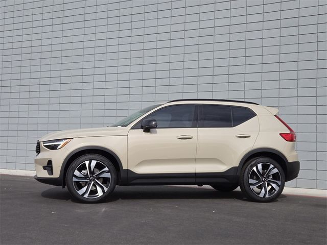 2025 Volvo XC40 Plus Dark Theme