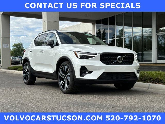 2025 Volvo XC40 Plus Dark Theme