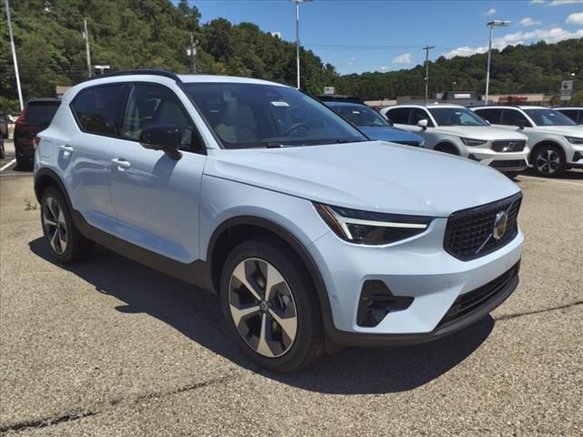 2025 Volvo XC40 Plus Dark Theme