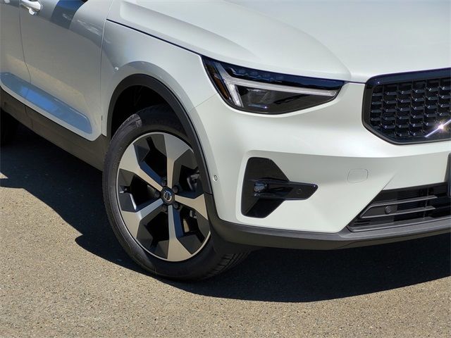 2025 Volvo XC40 Plus Dark Theme