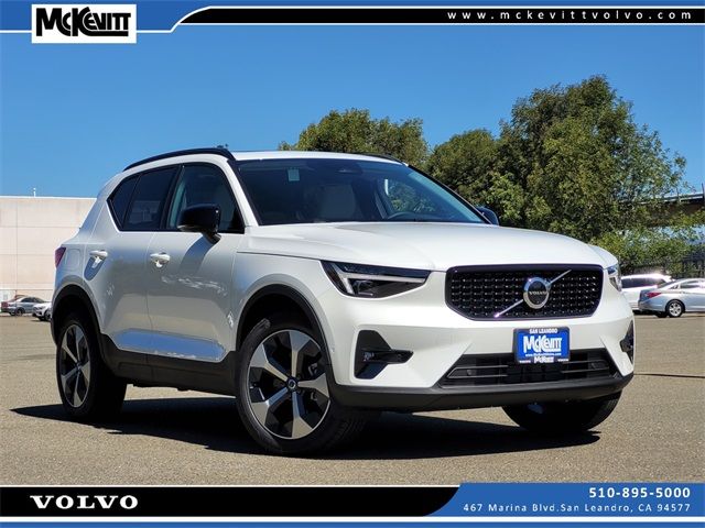 2025 Volvo XC40 Plus Dark Theme