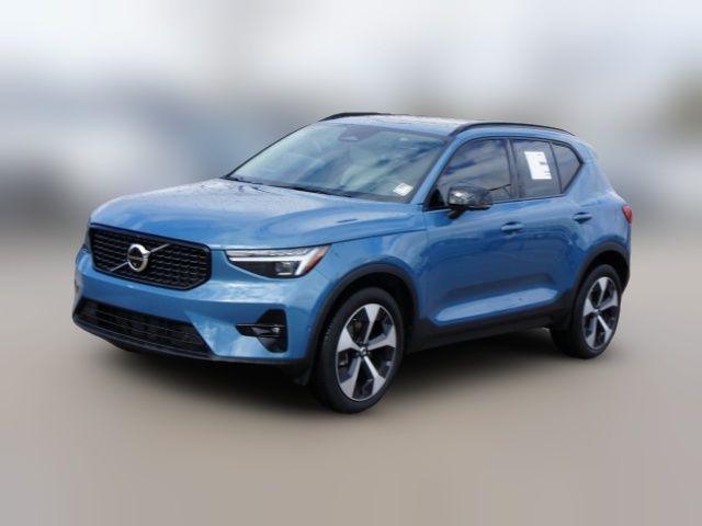 2025 Volvo XC40 Plus Dark Theme