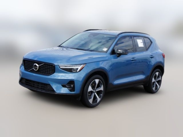 2025 Volvo XC40 Plus Dark Theme