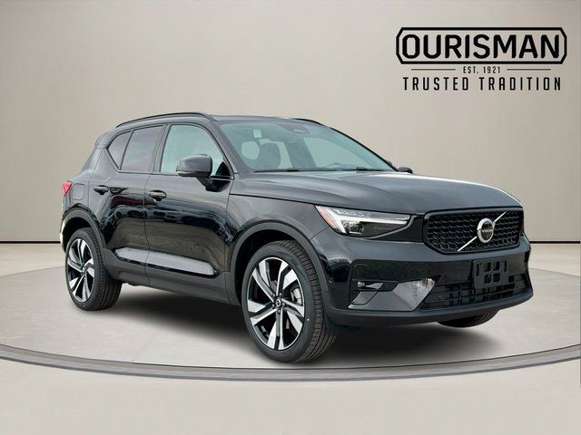 2025 Volvo XC40 Plus Dark Theme