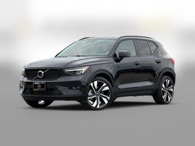 2025 Volvo XC40 Plus Dark Theme