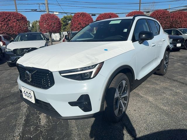 2025 Volvo XC40 Plus Dark Theme