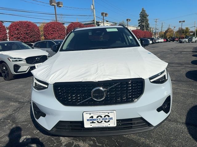 2025 Volvo XC40 Plus Dark Theme