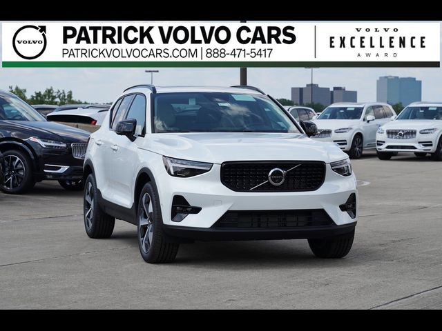 2025 Volvo XC40 Plus Dark Theme