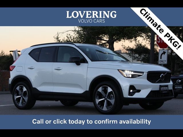 2025 Volvo XC40 Plus Dark Theme