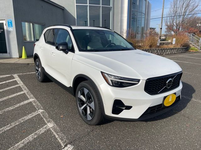 2025 Volvo XC40 Plus Dark Theme