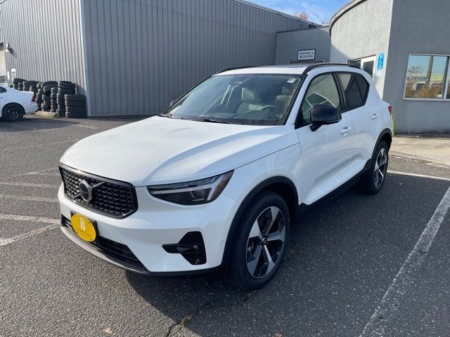 2025 Volvo XC40 Plus Dark Theme