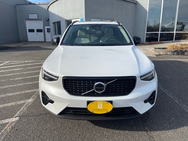 2025 Volvo XC40 Plus Dark Theme