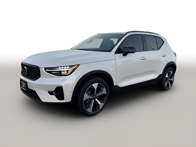 2025 Volvo XC40 Plus Dark Theme