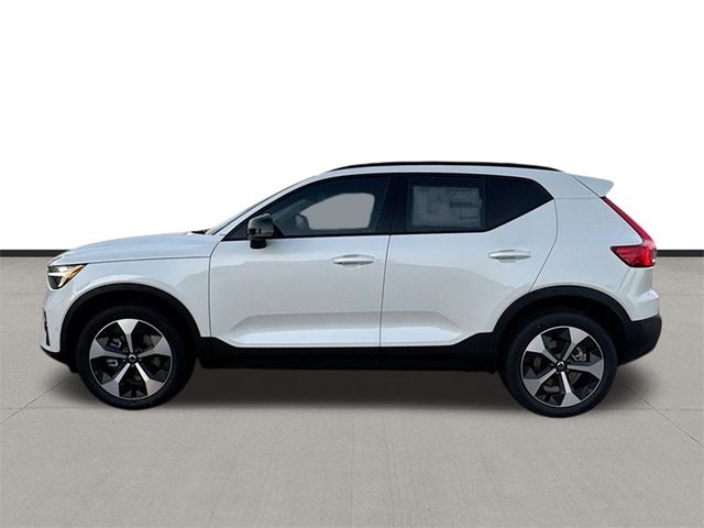 2025 Volvo XC40 Plus Dark Theme