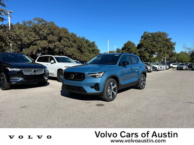 2025 Volvo XC40 Plus Dark Theme