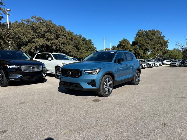 2025 Volvo XC40 Plus Dark Theme