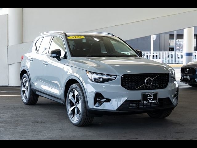 2025 Volvo XC40 Plus Dark Theme