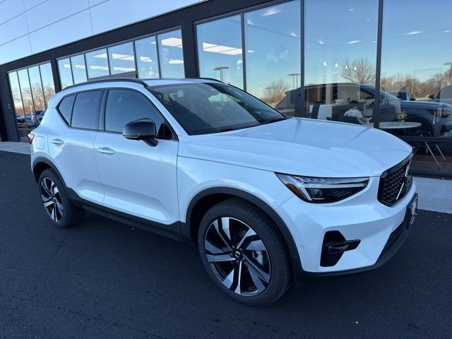 2025 Volvo XC40 Plus Dark Theme