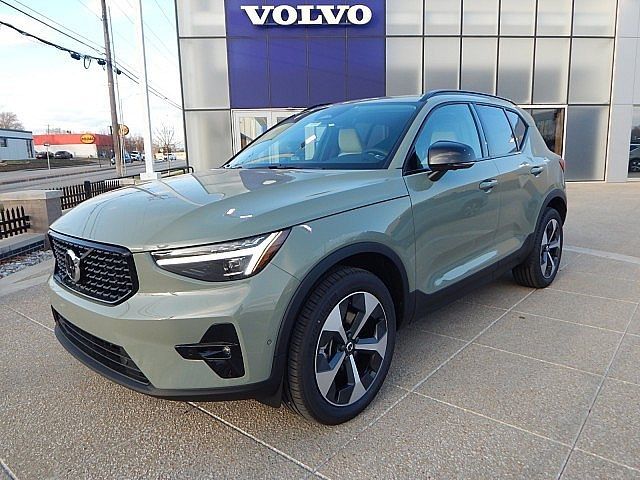 2025 Volvo XC40 Plus Dark Theme