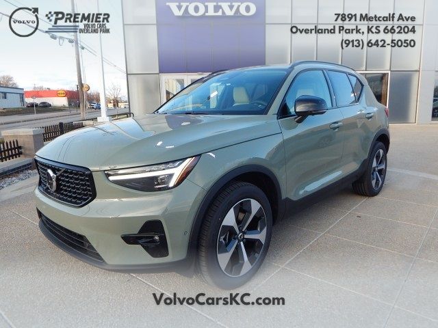 2025 Volvo XC40 Plus Dark Theme