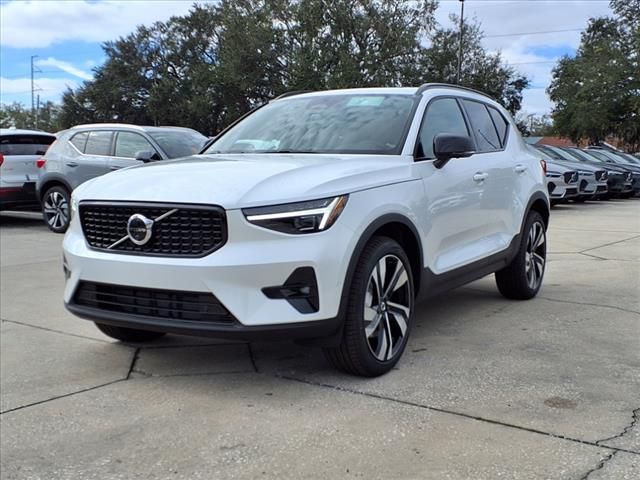 2025 Volvo XC40 Plus Dark Theme