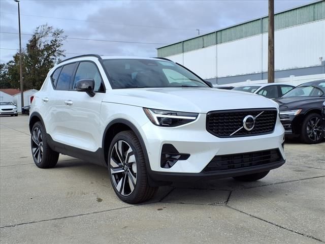 2025 Volvo XC40 Plus Dark Theme