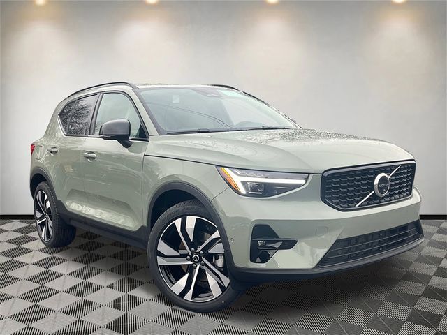 2025 Volvo XC40 Plus Dark Theme