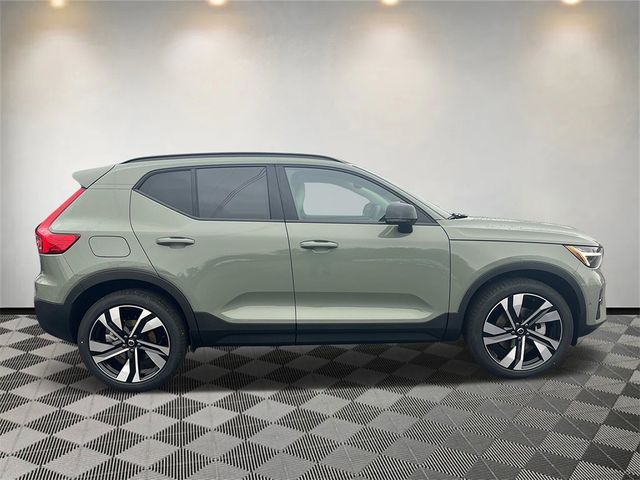 2025 Volvo XC40 Plus Dark Theme