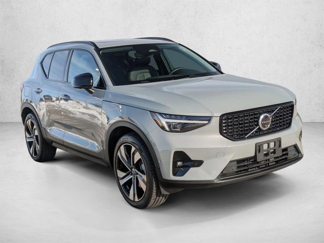 2025 Volvo XC40 Plus Dark Theme