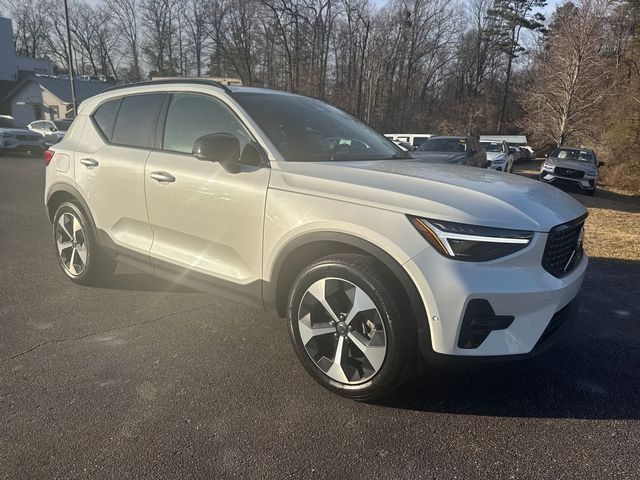 2025 Volvo XC40 Plus Dark Theme