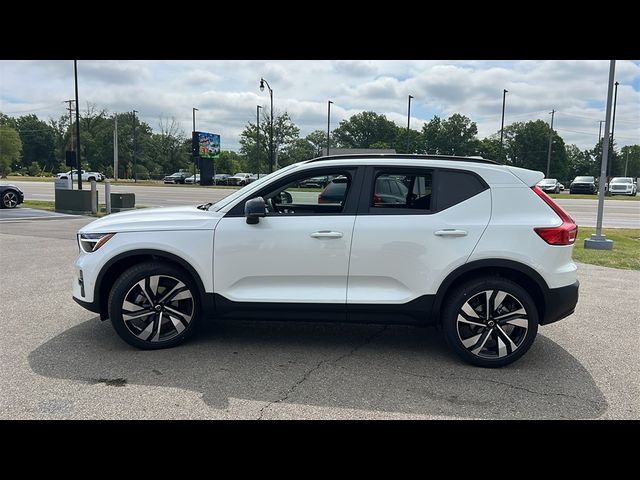 2025 Volvo XC40 Plus Dark Theme