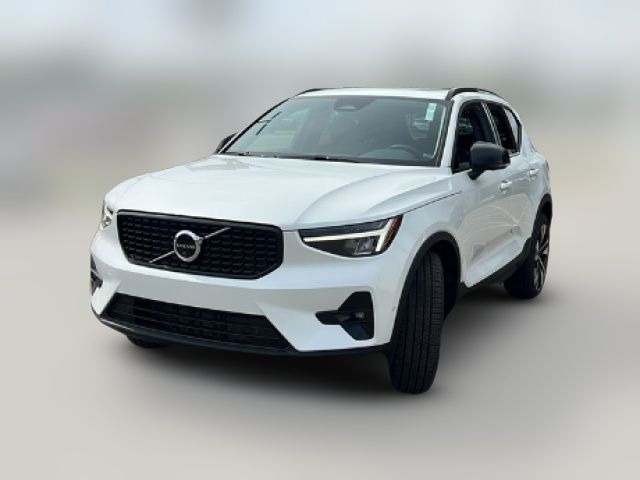 2025 Volvo XC40 Plus Dark Theme