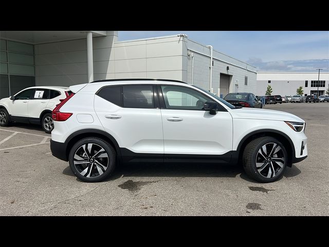 2025 Volvo XC40 Plus Dark Theme