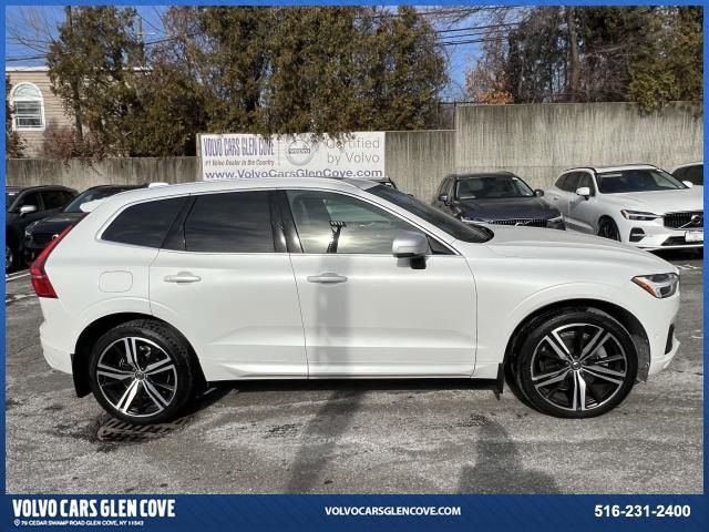 2025 Volvo XC40 Plus Dark Theme