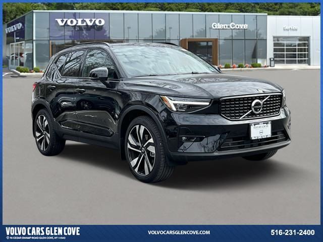 2025 Volvo XC40 Plus Dark Theme