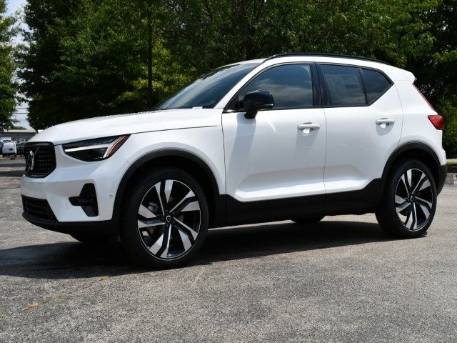 2025 Volvo XC40 Plus Dark Theme