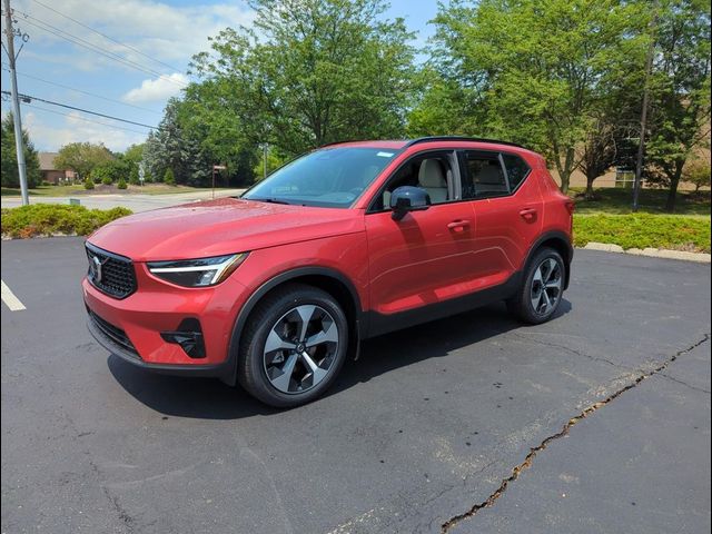 2025 Volvo XC40 Plus Dark Theme