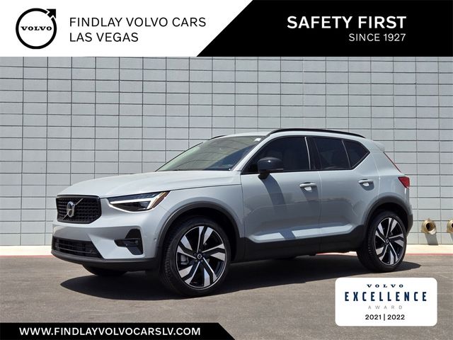 2025 Volvo XC40 Plus Dark Theme