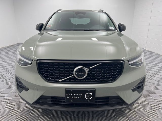 2025 Volvo XC40 Plus Dark Theme