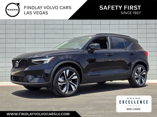 2025 Volvo XC40 Plus Dark Theme