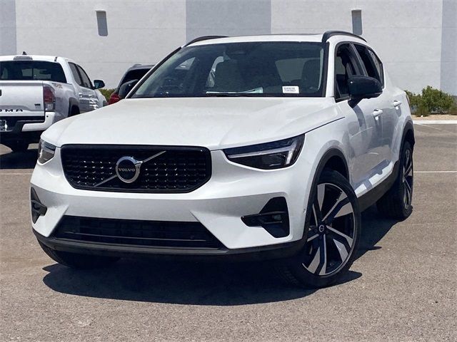 2025 Volvo XC40 Plus Dark Theme